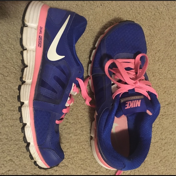 Nike Shoes - Nike tennis shoes